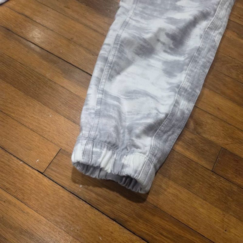 Athleta White Gray Farallon Printed Camouflage Jogger Pants - Picture 9 of 11